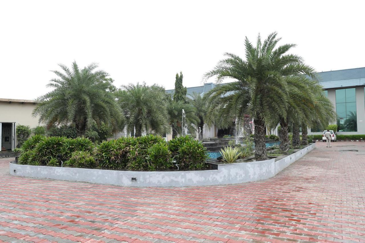 Tivoli Royal Palace Janauli Buitenkant foto