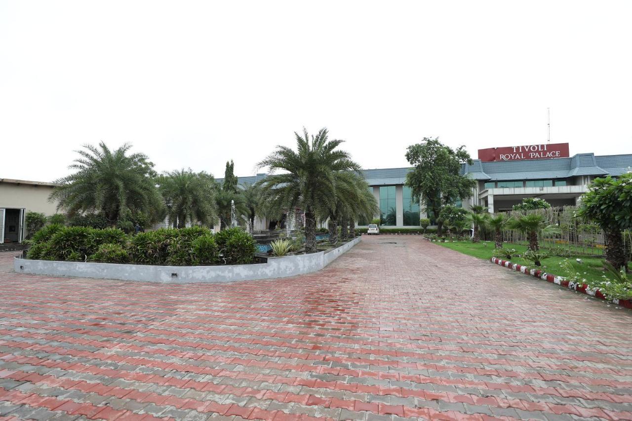 Tivoli Royal Palace Janauli Buitenkant foto