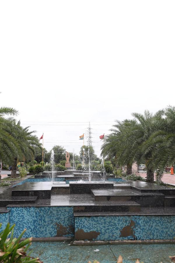 Tivoli Royal Palace Janauli Buitenkant foto